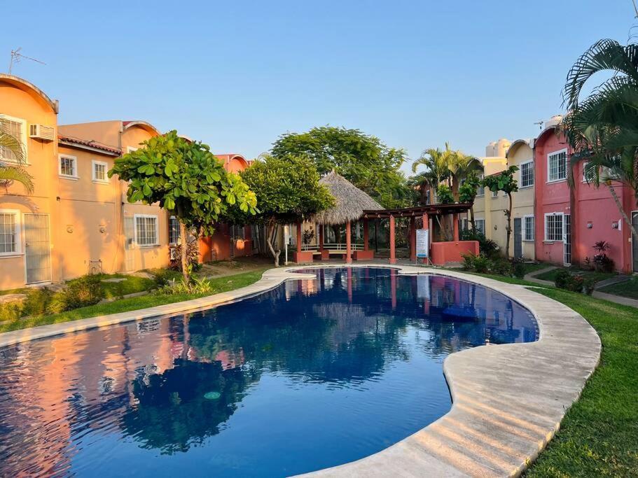 Casa Con Alberca A 8 Min De Playa Apartment Икстапа Екстериор снимка